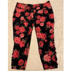 Torrid Black Floral Lattice Crop Active Legging